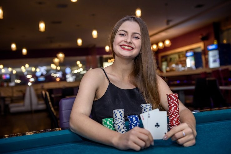 Tampilan meja blackjack langsung di platform sidney pools dengan dealer profesional dan kartu jelas terlihat